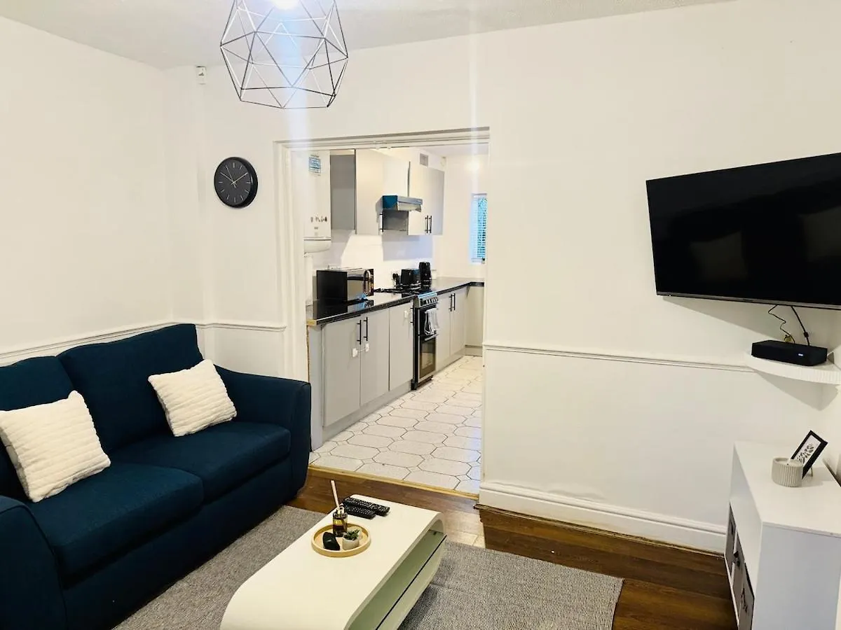 Well Furnished Home - Near City Centre, Qmc & Arnold Market - Sleeps 8 Nottingham