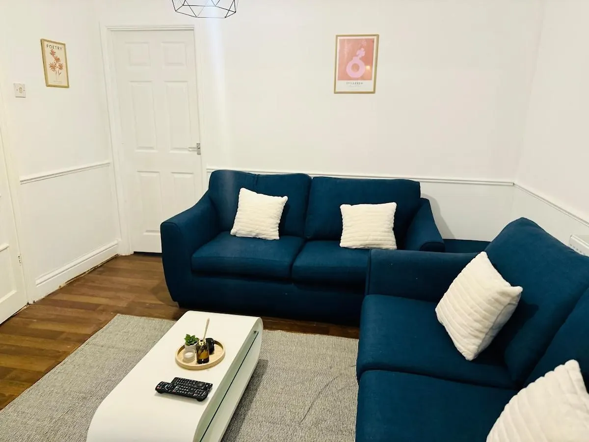 Apartamento Well Furnished Home - Near City Centre, Qmc & Arnold Market - Sleeps 8 Nottingham Reino Unido