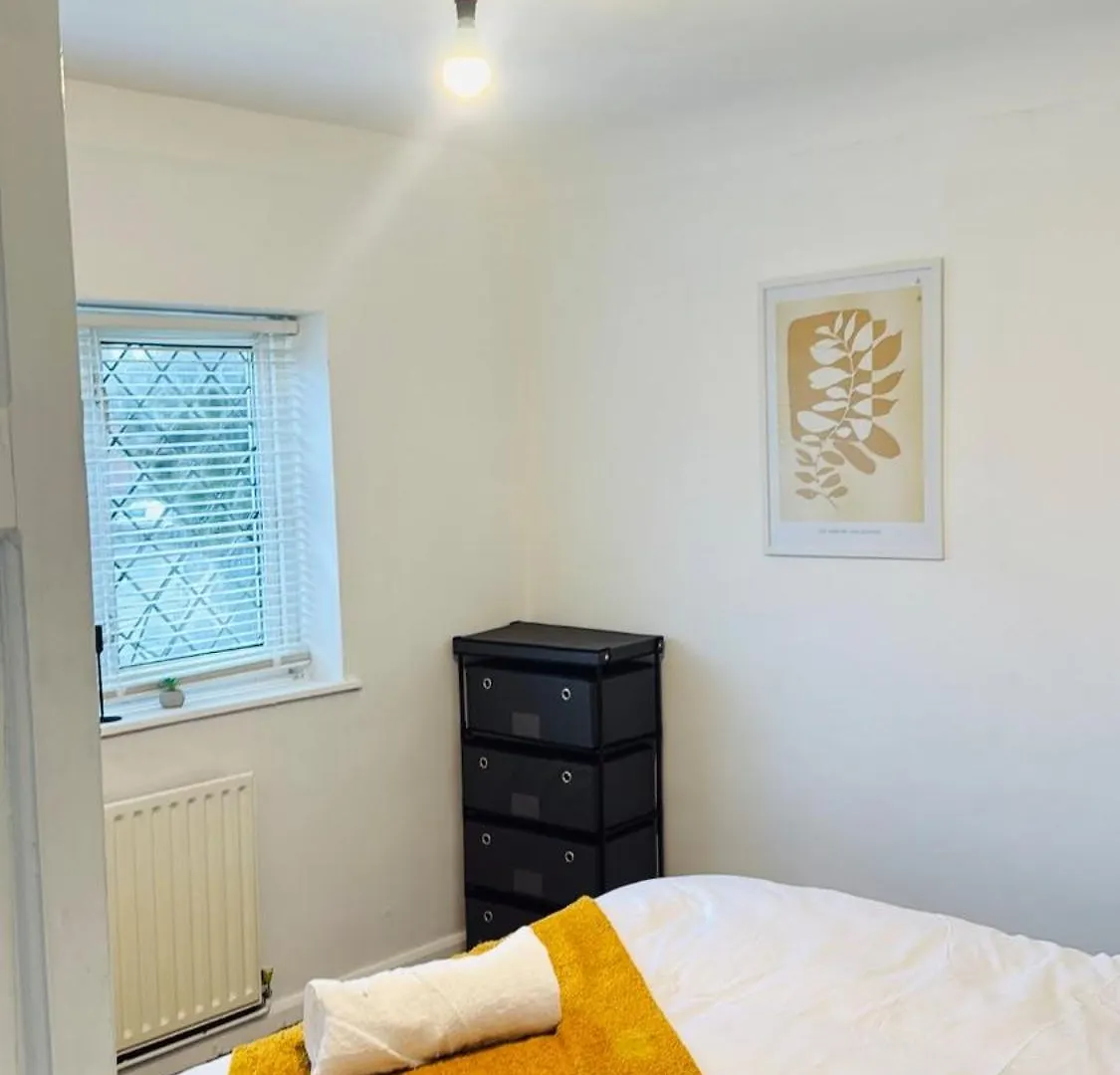 Apartamento Well Furnished Home - Near City Centre, Qmc & Arnold Market - Sleeps 8 Nottingham